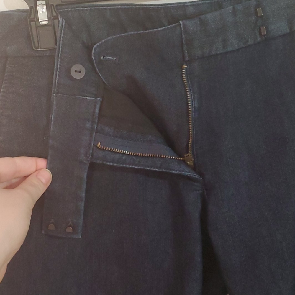 Capris - Picture 3 of 4